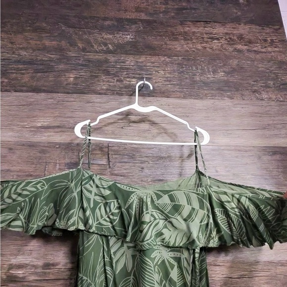 Old Navy Green Leaf Print Blouse - Picture 4 of 6